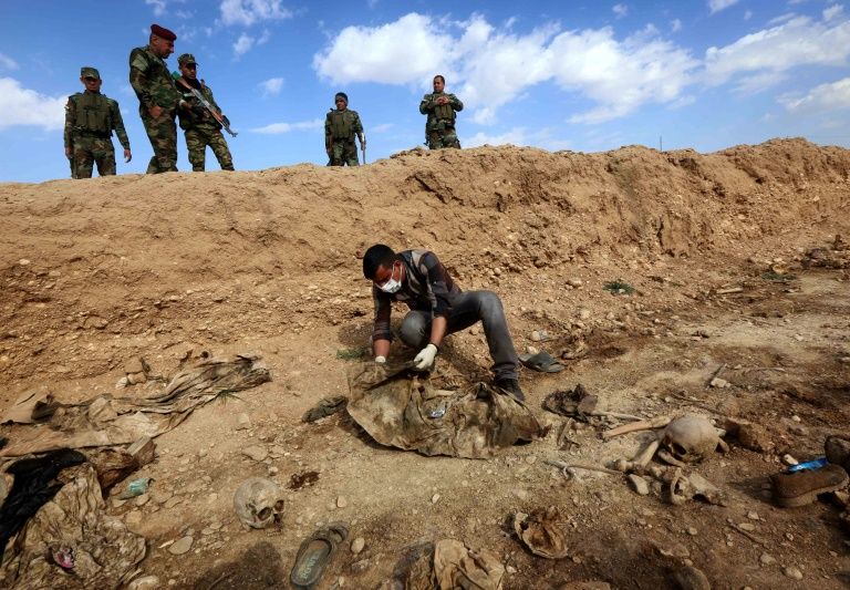 BM: IŞİD Irak'ta 200'den fazla toplu mezar bıraktı